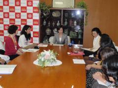 6. Exchanging views with Ms. Kazumi Inamura, Mayor of Amagasaki City